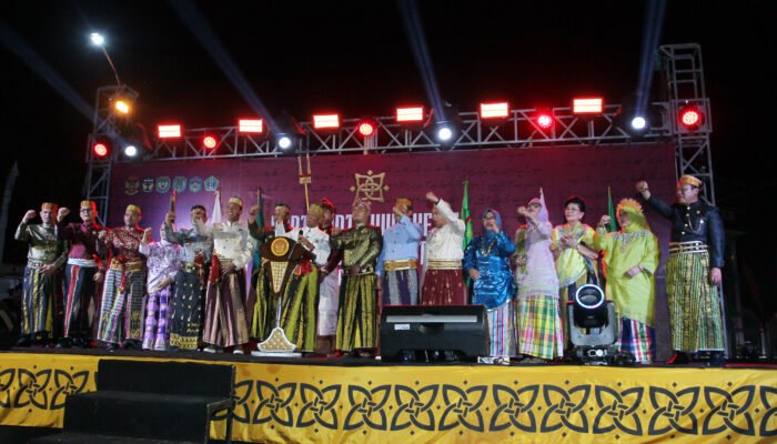 Bupati/Wali Kota dan DPRD Deklarasikan Mendukung Terbentuknya Provinsi Luwu Raya