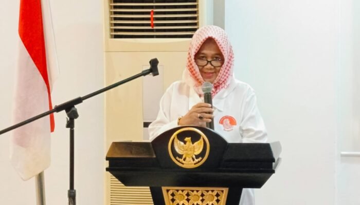 Ketua Umum YK ROMBSIS Indonesia Hj. Andi Idhanursanty Buka Pelatihan Public Speaking