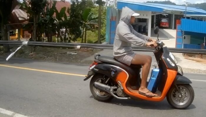 Beredar di Medsos Rekaman CCTV Diduga Pelaku Perampokan di Walmas Membawa Brankas