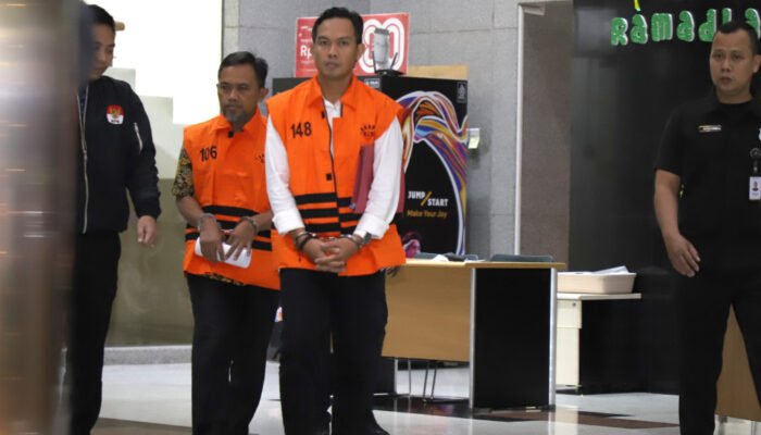 OTT Bupati Cilacap, KPK: Palak Anak Buah Rp515 Juta Buat THR Forkopimda