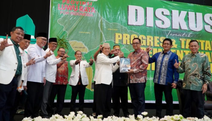Rektor Unanda Serahkan Kajian Akademik ke BPP-DOB Luwu Raya