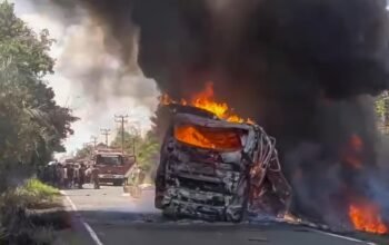 Bus ALS ‘Adu Banteng’ Truk BBM di Sumatera Selatan, 16 Penumpang Tewas Terbakar