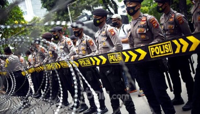 DPR-Pemerintah Sepakat Revisi UU Polri Usia Pensiun Bintara-Tamtama 59 Tahun, Perwira 60 Tahun